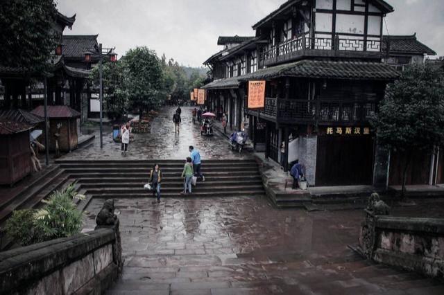 逃出林中村